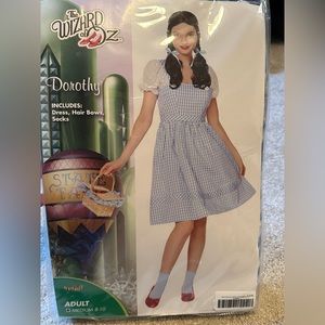 Size medium Dorothy costume: Spirit Halloween